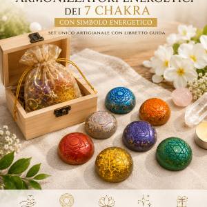 Set artigianale di 7 Armonizzatori Energetici dei Chakra con simboli energetici, scatola in legno e sacchetto in organza.